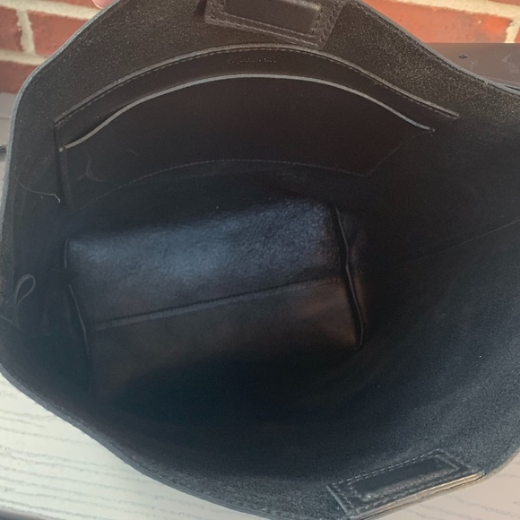 Madewell The Essential Bucket Tote - Picture 11 of 13